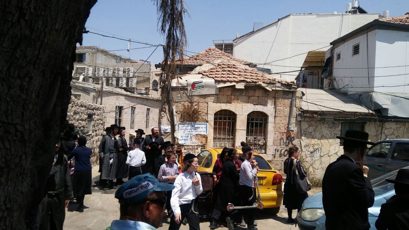 השר ליברמן הגיע לניחום אבלים ורכבו נסקל באבנים • תיעוד