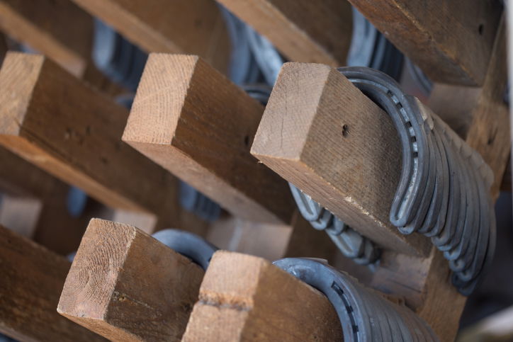 נעלי הסוסים • צפו בתהליך התקנת הפרסה