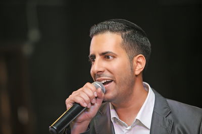 אלעד שער בסינגל חדש מקפיץ - "אושר עד"