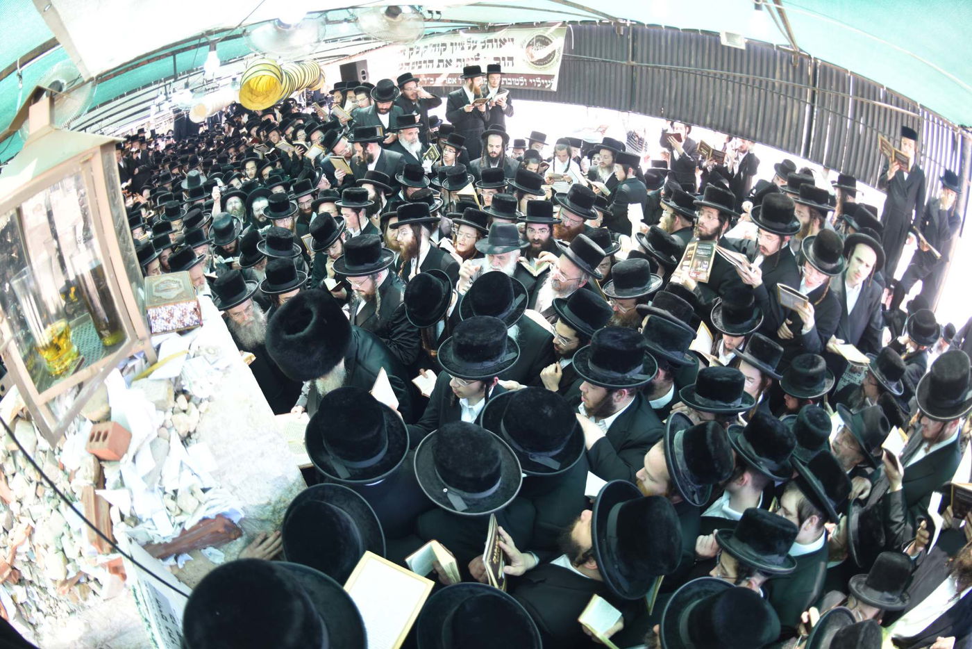 צפו בגלריה: הילולת המהר"א מבעלזא