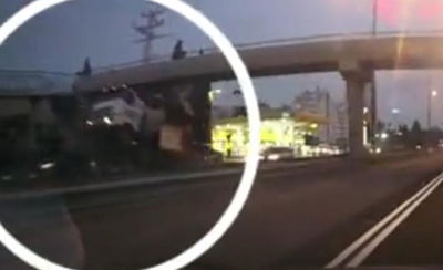 תיעוד דרמטי: רגע ההתנגשות של מנוף המשאית בגשר