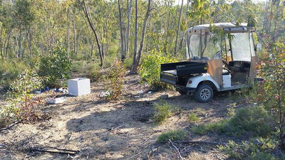 כספת וקלנועית שננטשו מחוץ לקיבוץ, באחת הגניבות