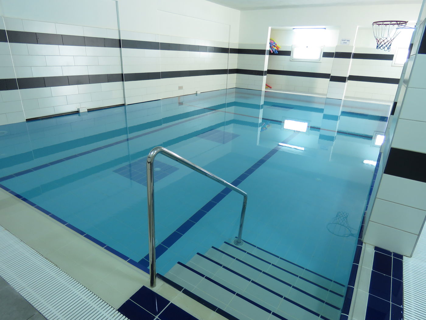 בריכה פרטית למשפחה וחברים בבית"ר עלית.