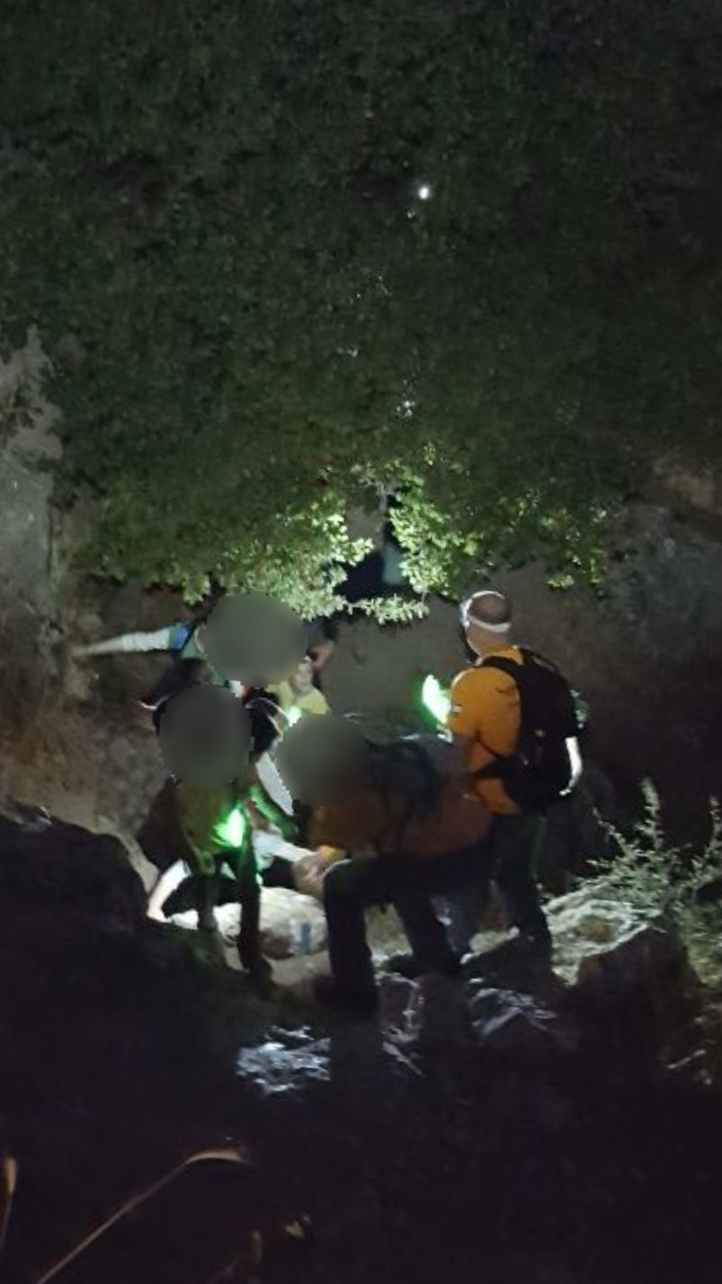 לאחר 6 שעות: משפחה בת 18 נפשות חולצה מנחל עמוד
