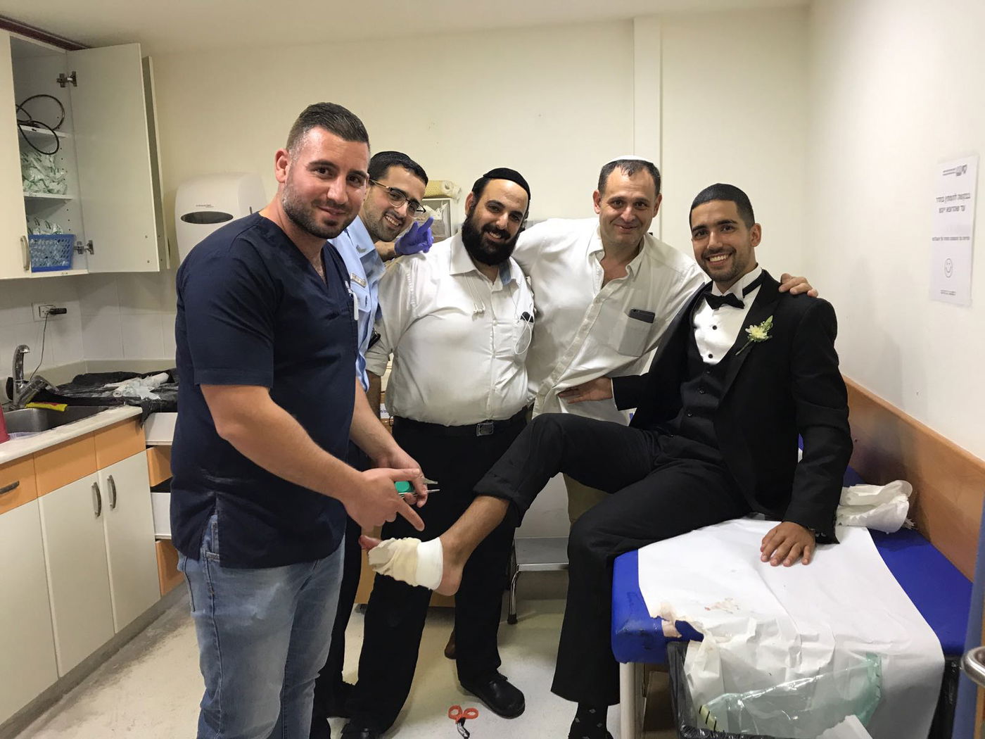 החתן והרגל הפצועה