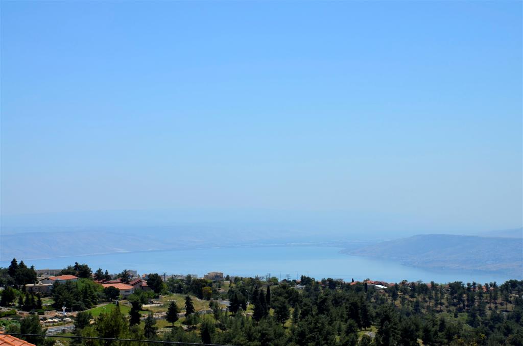 למרגלות הר כנען שבצפת.