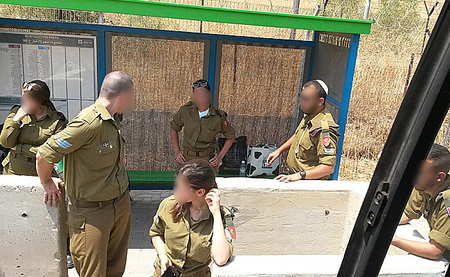 החיילים שירדו מהאוטובוס