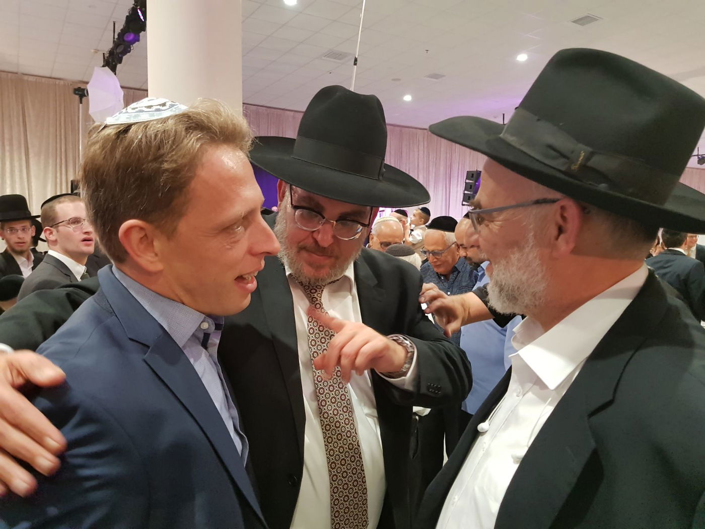 ח"כ יעקב אשר חיתן את בנו, כולם התייצבו • צפו