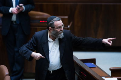 בהתערבות ח"כ גפני הושעתה הפסקת ההפרדה בספריות