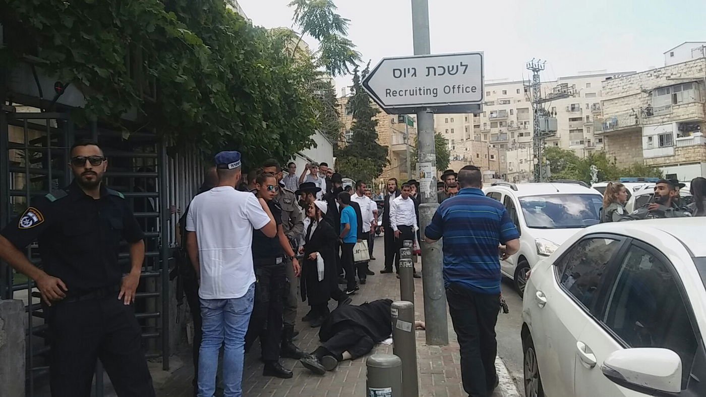 חרדים קיצונים חסמו את רח' שרי ישראל • צפו