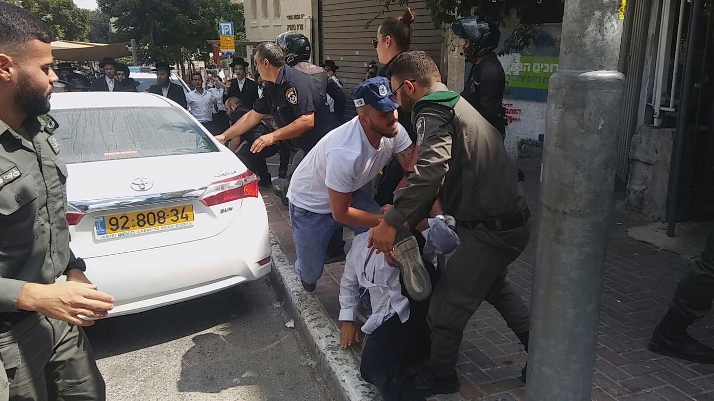 חרדים קיצונים חסמו את רח' שרי ישראל • צפו