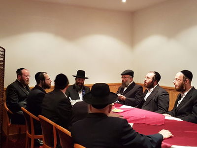 סעודת ר"ח אלול עם "הרנטגן" בשוויץ • תיעוד