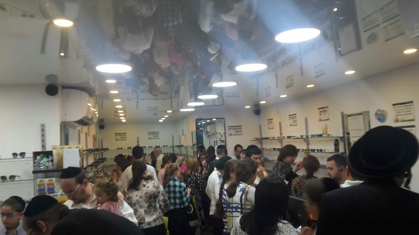 עומס לקוחות ברשת משקפיים 280.