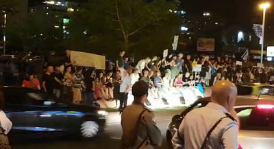 במקום 500: למעלה מאלף מפגינים בפתח תקווה