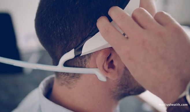 המכשיר שיגרום לכם לעשות כושר על הספה