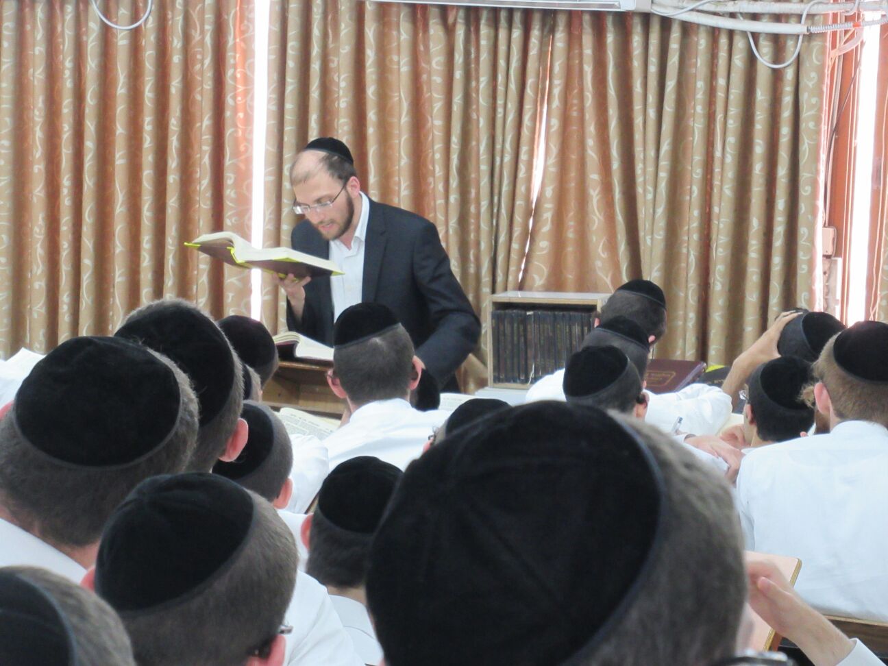 הרב אפשטיין במסירת השיעור