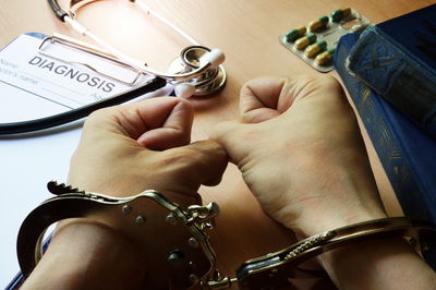 זוועה בגרמניה: אח במרפאה חשוד בעשרות רציחות