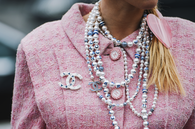 איך ללבוש שאנל בלי לקרוע את הארנק