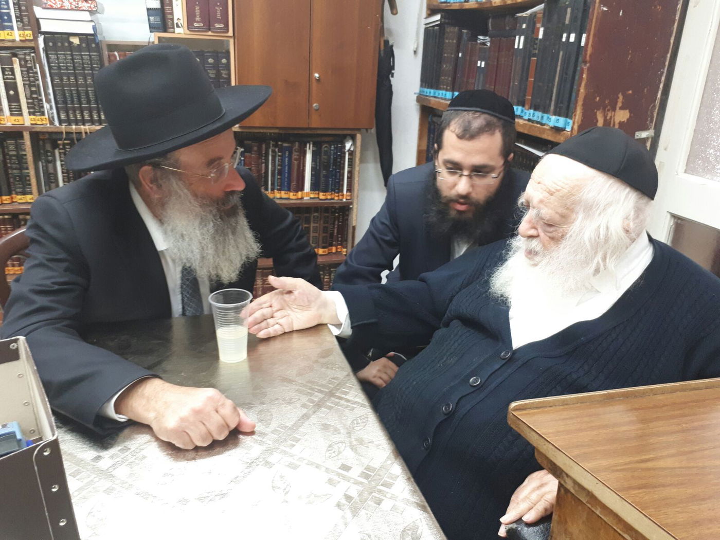 הרב רובינשטין אצל מרן הגר"ח, בצהריים