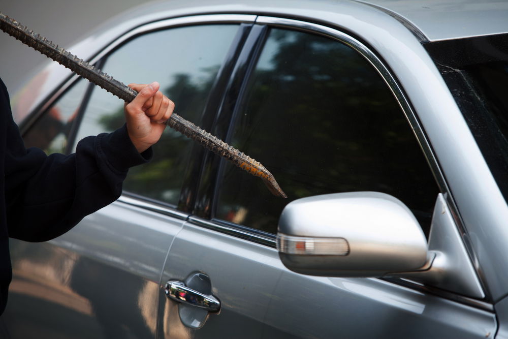 פרצו לרכב, ניסו לגנוב אותו ונתפסו "על חם"