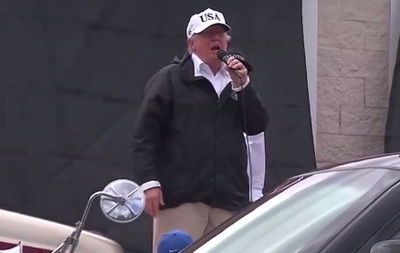 טראמפ נושא דברים בטקסס לעידוד התושבים