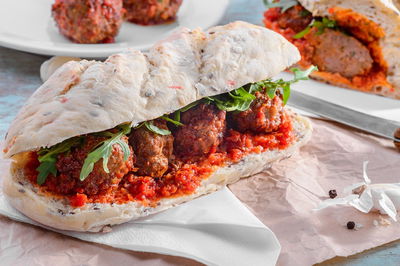 קציצות ברוטב אדום חריף