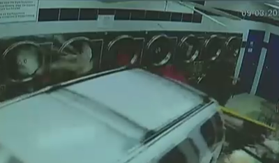 נהג הרכב דהר אל מכונות הכביסה בניו יורק