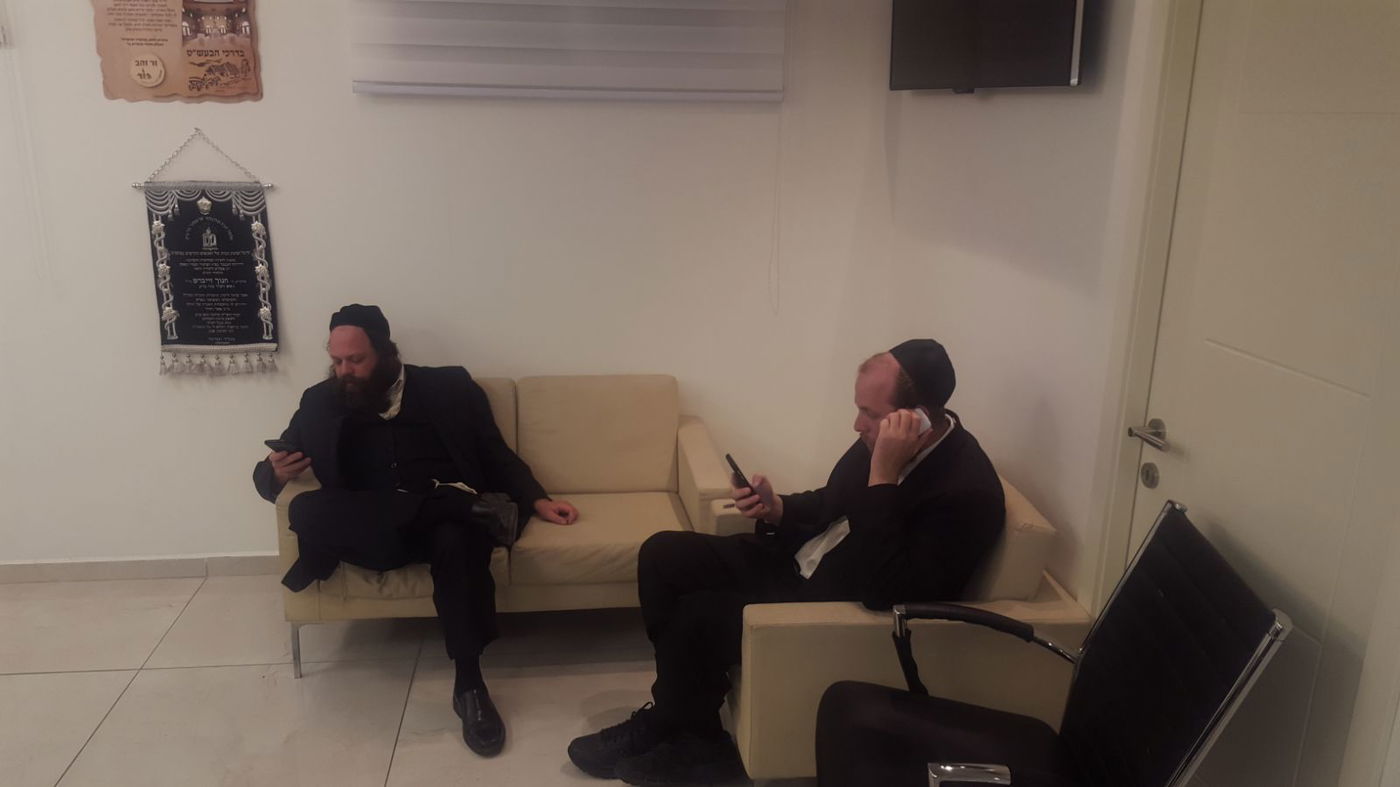 הטלפונים להורים בלשכת זייברט, אמש