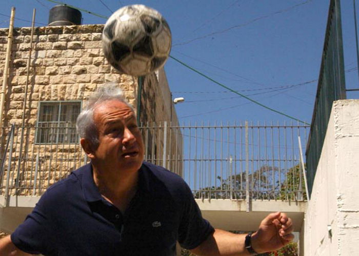נתניהו וכדורגל. אילוסטרציה