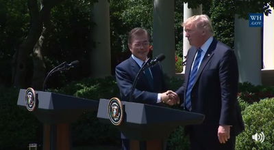 טראמפ והנשיא הדרום קוריאני