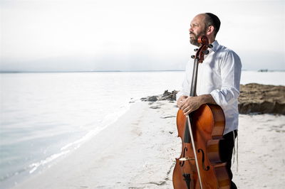 יונתן רזאל בסינגל ומכתב אישי לשנה חדשה