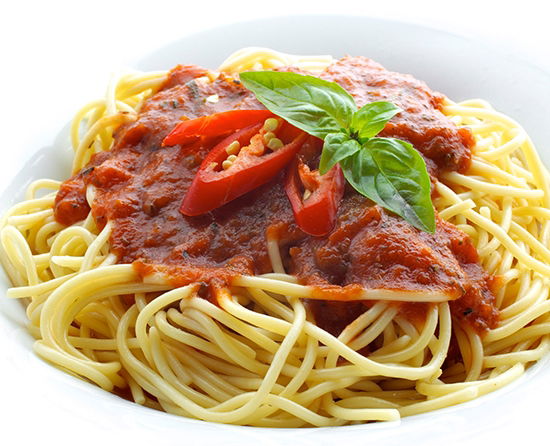 פוקאצ'ה ופסטה במסעדת ריקוטה.