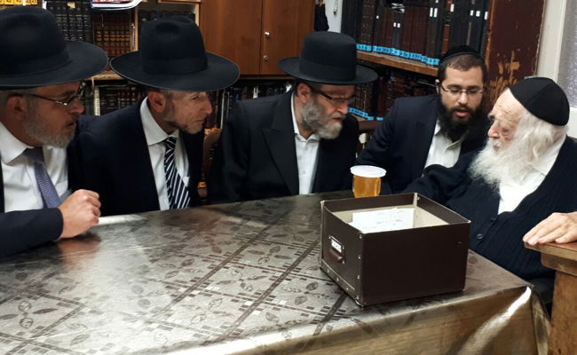 חברי הכנסת של דגל התורה בבית מרן הגר"ח קנייבסקי