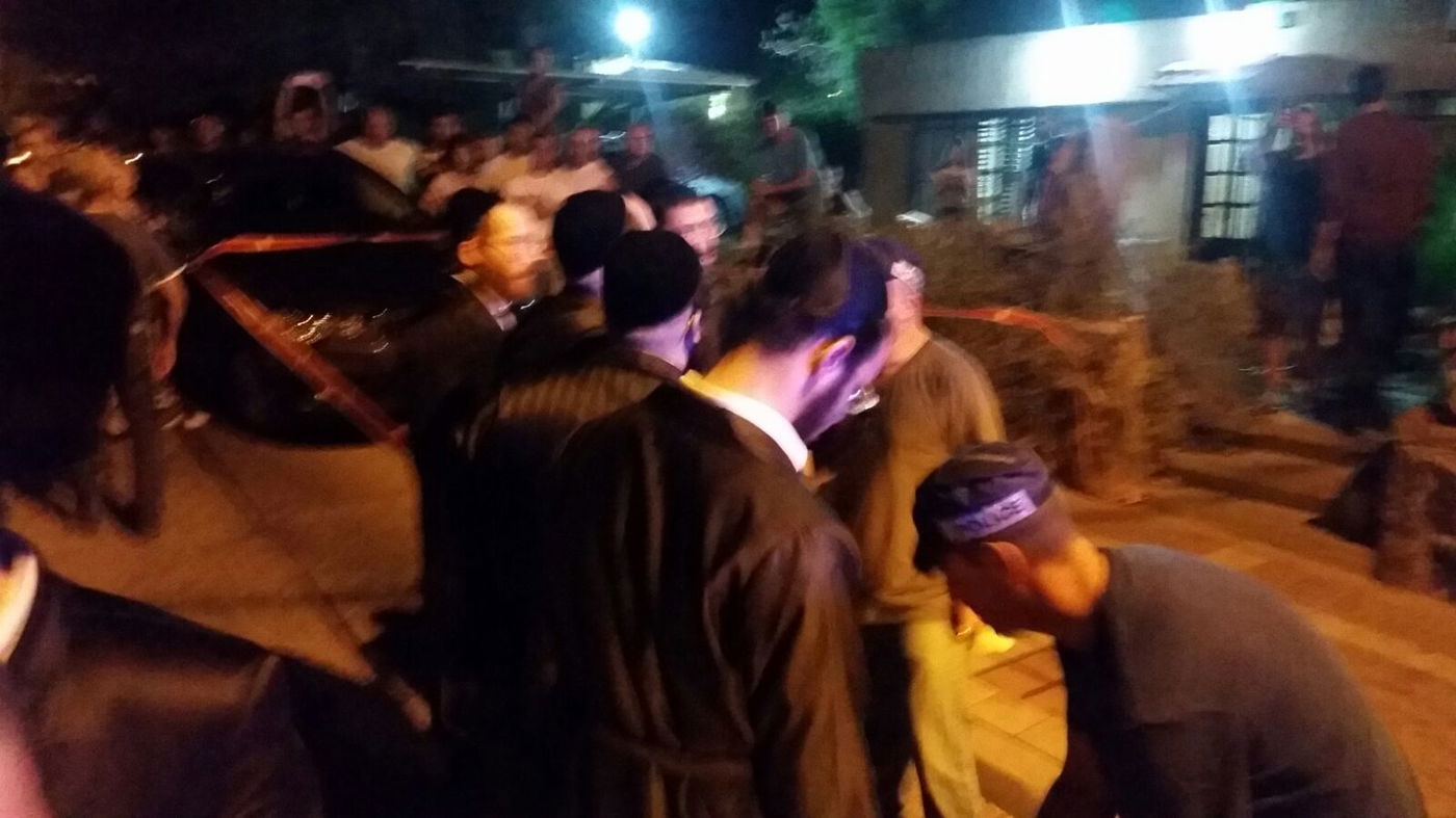 אש בערד: האדמו"ר הוצג בביזיון - חסידי גור מחו • צפו