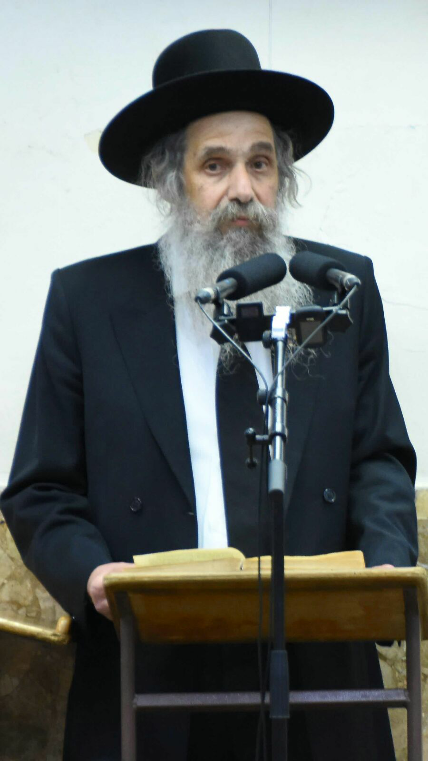 המשגיח זצ''ל בשיחה לתלמידיו בפוניבז'