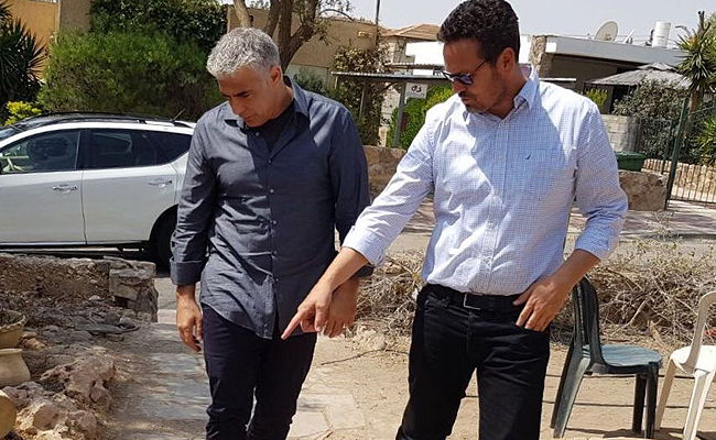 לפיד ובן חמו בערד, הבוקר