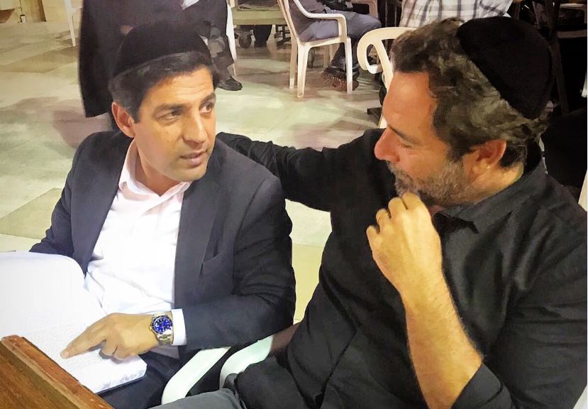 השחקן מוריס כהן בתפילת סליחות בכותל המערבי