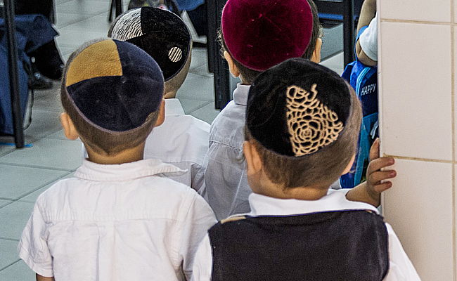 ממתינים להסעה מהת"ת. אילוסטרציה