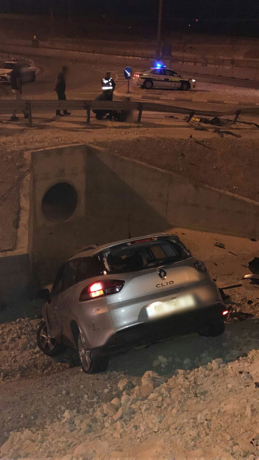 דהר במהירות, ברח מהשוטרים ועף לתעלה