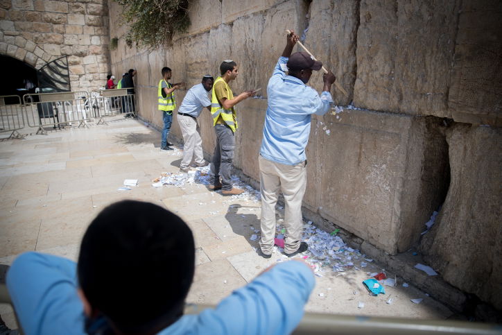 "אדון הסליחות" של הילדים בכותל • וידאו