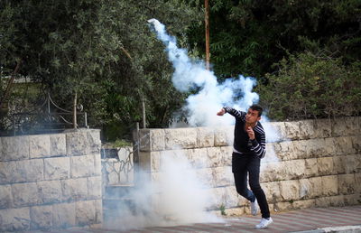 מחבל מיידה אבנים ליד קבר רחל, ארכיון