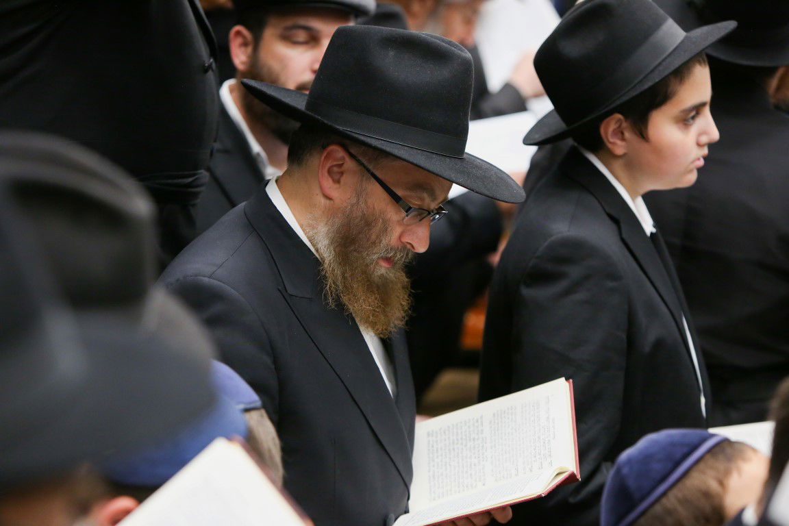 אלפים בסליחות במרכז חב"ד העולמי • צפו
