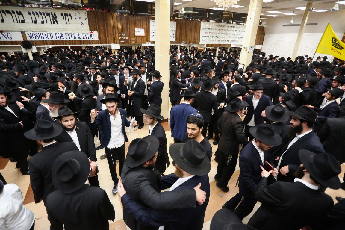 אלפים בסליחות במרכז חב"ד העולמי • צפו