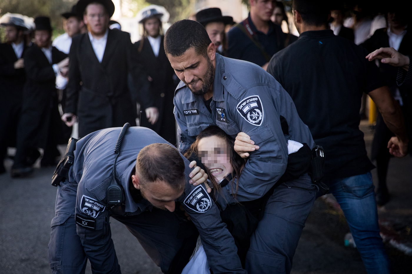 אלימות השוטרים בהפגנה - בתמונות • צפו
