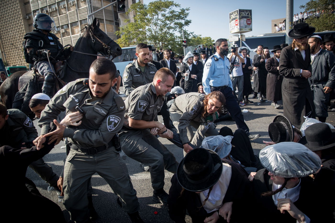 למצולמים אין קשר לנאמר בידיעה