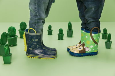 נעליים חדשות מבית ווי-שוז.