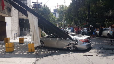 בכניסה לבניין הקהילה היהודית