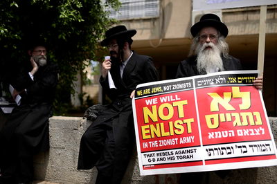 מפגינים נגד גיוס חרדים. ארכיון