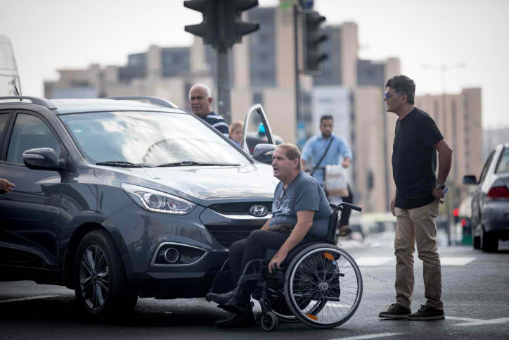 נכה חוסם כביש בירושלים, ארכיון