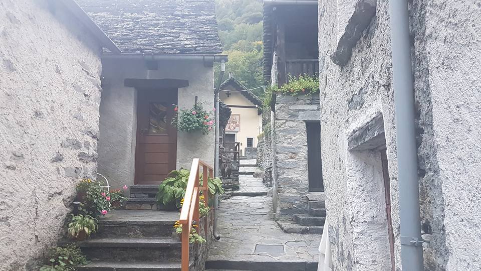 טיול דרך המצלמה ללוקראנו שבדרום שוויץ